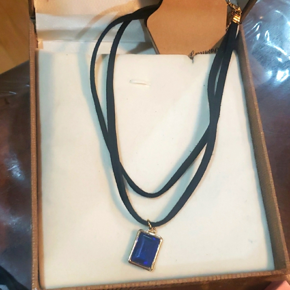 Chocker Necklace - Picture 4 of 6